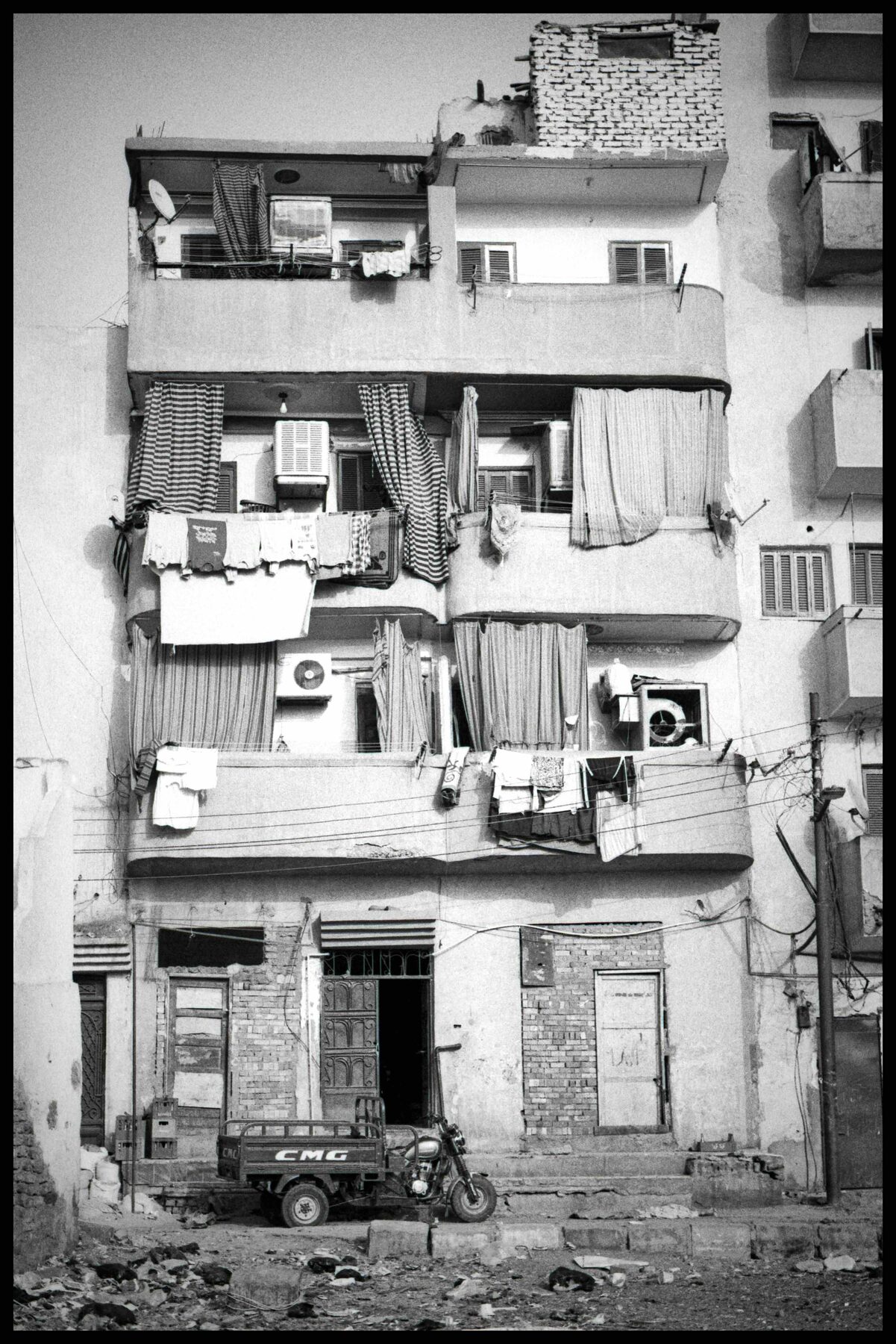 Luxor – Wohnhaus mit Balkonen und Wäsche